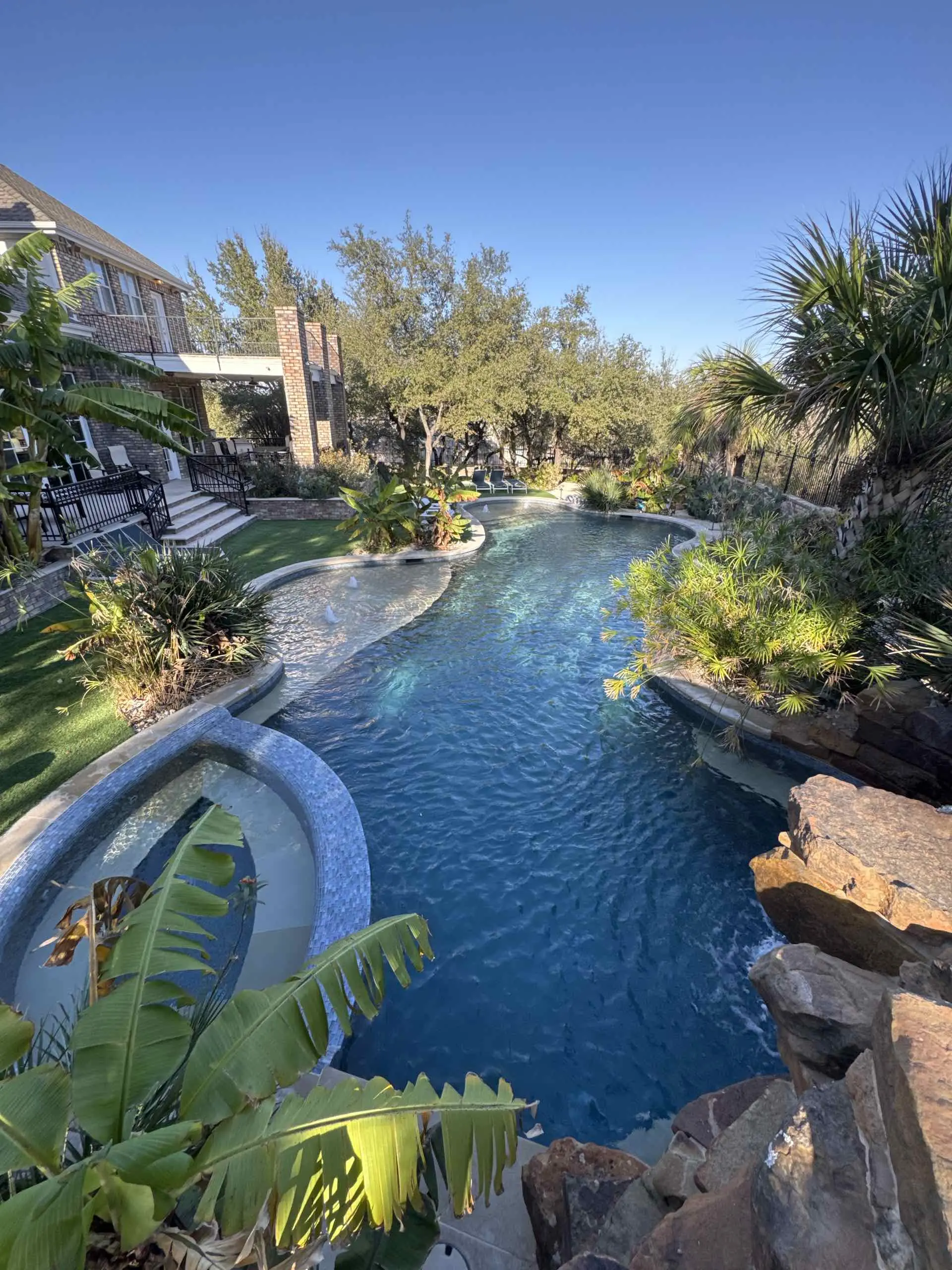 Pool cleaning photos Austin – weekly cleaning result