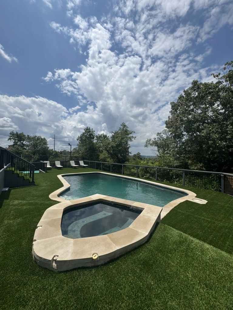 Clean pools in Austin – pool & spa clarity